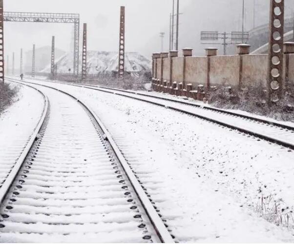 冬天已到，雨雪天氣增多，應該怎么做才能防止凈化板發(fā)潮？